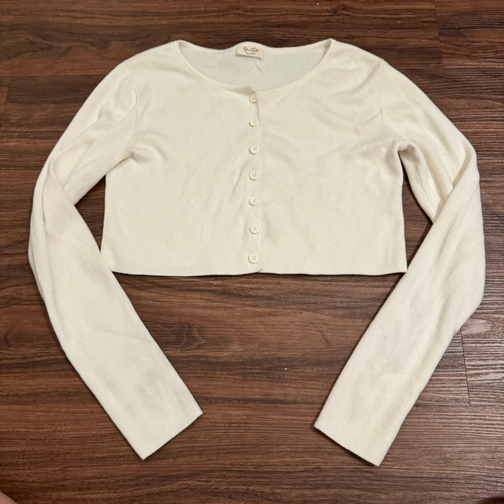SOLD brandy Melville cropped cardigan - Picture 3 of 4